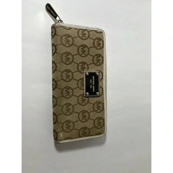 Michael Michael kors wallet - Picture 1 of 8